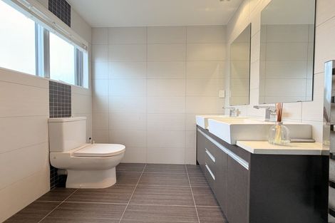 Photo of property in 70 Laurel Oak Drive, Schnapper Rock, Auckland, 0632