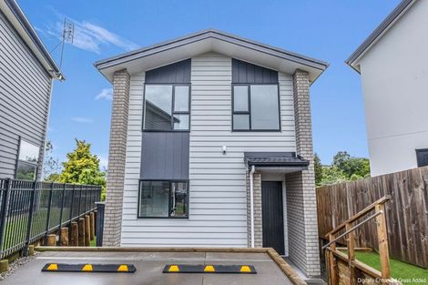 Photo of property in 14 Discovery Place, Marfell, New Plymouth, 4310