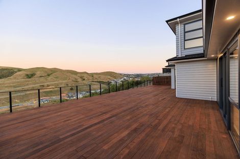 Photo of property in 142 Amesbury Drive, Churton Park, Wellington, 6037
