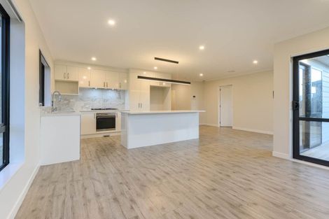 Photo of property in 40 Koroheke Road, Takanini, 2110