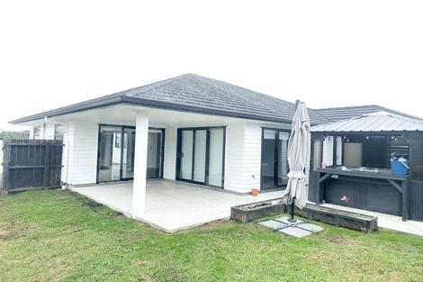 Photo of property in 8 Opouatu Avenue, Glenbrook, 2681