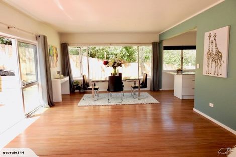 Photo of property in 6 Sheehan Road, Te Atatu South, Auckland, 0610