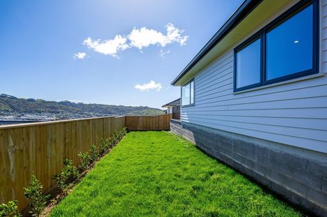 Photo of property in 26 Te Hoiere Street, Aotea, Porirua, 5024