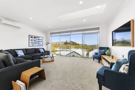 Photo of property in 35 Cresswell Place, Johnsonville, Wellington, 6037