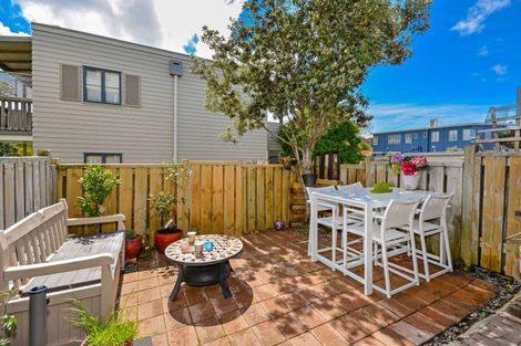 Photo of property in 24/8 Carolina Place, Albany, Auckland, 0632