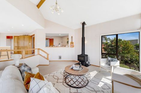 Photo of property in 6 Dorrington Place, Eastern Beach, Auckland, 2012