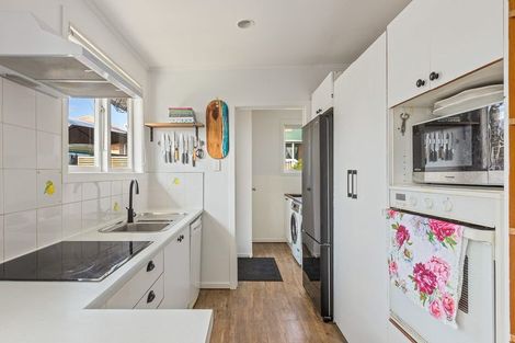 Photo of property in 58 Vodanovich Road, Te Atatu South, Auckland, 0610