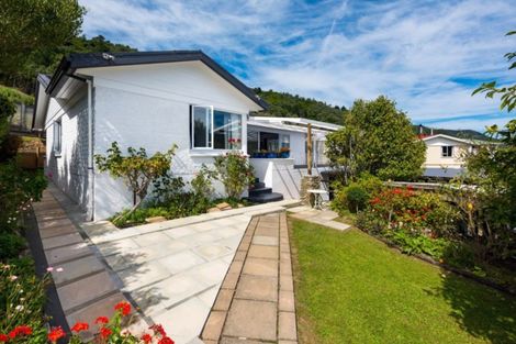 Photo of property in 81 Milton Terrace, Picton, 7220