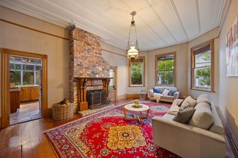 Photo of property in 5 Queen Street, Northcote Point, Auckland, 0627