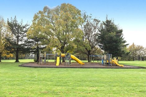 Photo of property in 22 Menin Gate Crescent, Broomfield, Christchurch, 8042