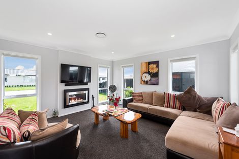 Photo of property in 19 Kowhai Drive, Cambridge, 3434