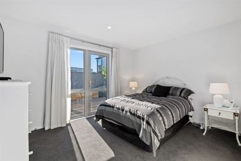 Photo of property in 64 Hewitts Road, Merivale, Christchurch, 8014