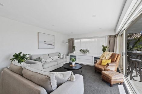 Photo of property in 5a Craig Road, Milford, Auckland, 0620