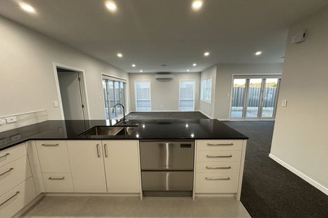 Photo of property in 15 George Yee Place, Taradale, 4112