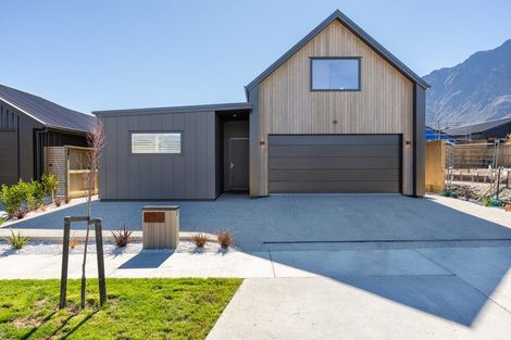 Photo of property in 38 Shelduck Road, Jacks Point, 9371