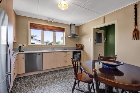 Photo of property in 77 Omata Road, Marfell, New Plymouth, 4310