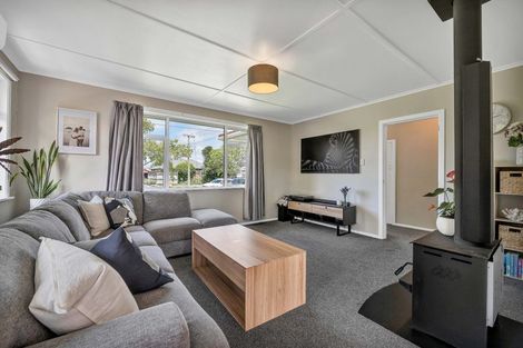 Photo of property in 33 Turakina Street, Merrilands, New Plymouth, 4312