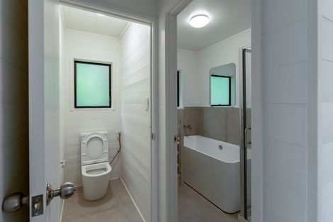 Photo of property in 184 Hutchinson Avenue, New Lynn, Auckland, 0600