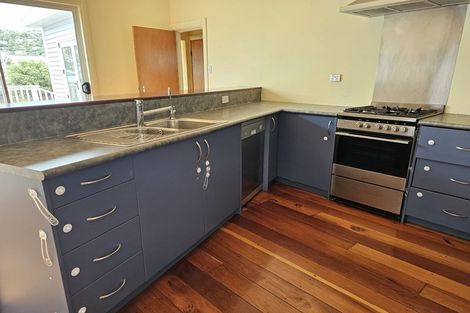 Photo of property in 83 Eden Street, Island Bay, Wellington, 6023