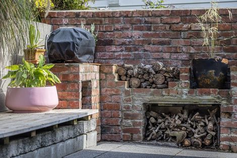 Photo of property in 118 Sutherland Road, Melrose, Wellington, 6023