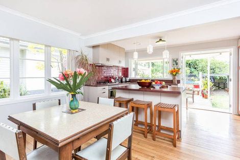 Photo of property in 18 Kervil Avenue, Te Atatu Peninsula, Auckland, 0610