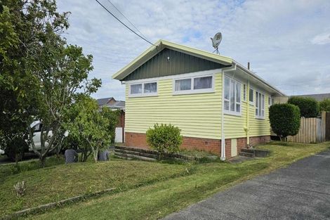 Photo of property in 3 Marlene Avenue, Te Atatu South, Auckland, 0610