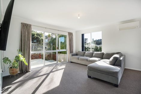 Photo of property in 15 Woolwich Close, Whitby, Porirua, 5024