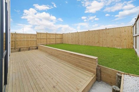Photo of property in 27 Woven Place, Karaka, 2113