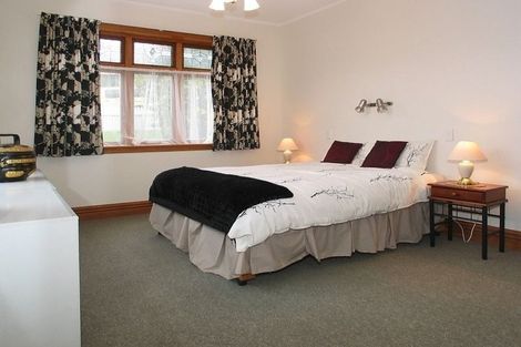 Photo of property in 28 Lincoln Avenue, Tawa, Wellington, 5028