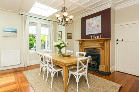 Photo of property in 2 Gillean Street, Havelock North, 4130