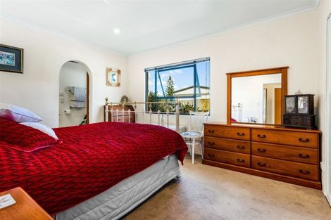 Photo of property in 24 Makiri Street, Helensville, 0800