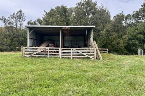 Photo of property in 114 Ackworth Road, Lepperton, New Plymouth, 4373