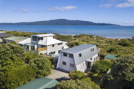 Photo of property in 245 Manly Street, Paraparaumu Beach, Paraparaumu, 5032