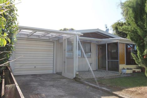 Photo of property in 2/4 Ray Small Drive, Papakura, 2110