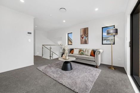 Photo of property in 8 Pineview Drive, Rosehill, Papakura, 2113