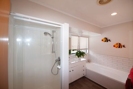 Photo of property in 6 Myers Grove, Churton Park, Wellington, 6037