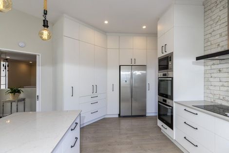 Photo of property in 56 Kakariki Grove, Waikanae, 5036