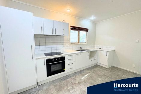 Photo of property in 1a Truscott Place, West Harbour, Auckland, 0618