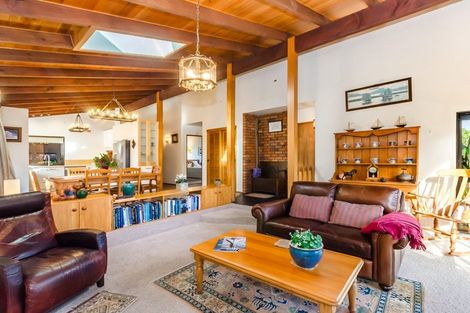 Photo of property in 1 Manu Grove, Waikanae, 5036