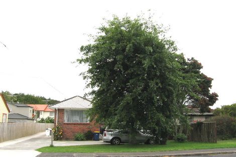 Photo of property in 2/20 Hillcrest Avenue, Hillcrest, Auckland, 0627