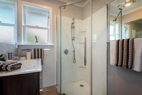 Photo of property in 1/62 Roberts Road, Glenfield, Auckland, 0629