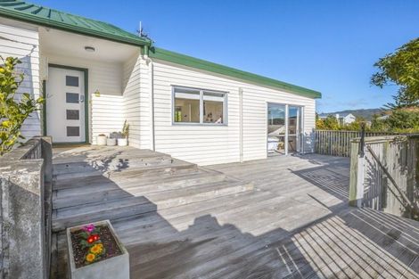 Photo of property in 1 The Spinney, Titahi Bay, Porirua, 5022