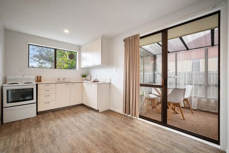 Photo of property in 32 Prestons Road, Redwood, Christchurch, 8051