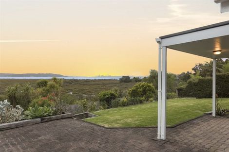 Photo of property in 44 Rewarewa Road, Te Atatu Peninsula, Auckland, 0610