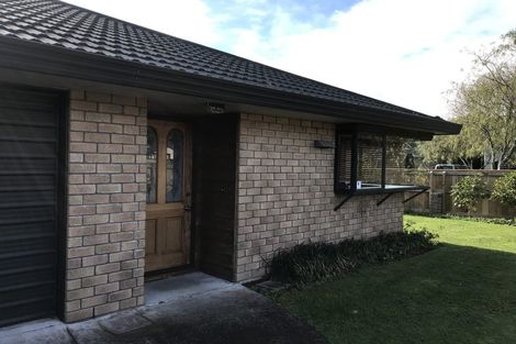 Photo of property in 2 Kowhai Grove, Waikanae, 5036