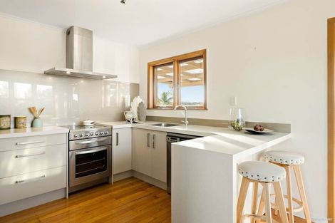 Photo of property in 1/65 Arran Road, Browns Bay, Auckland, 0630