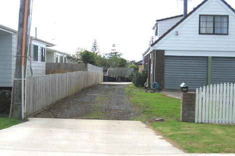 Photo of property in 5a Tawa Road, Te Atatu Peninsula, Auckland, 0610
