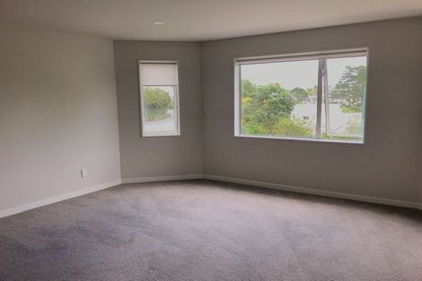 Photo of property in 1a Harrowglen Drive, Northcross, Auckland, 0632