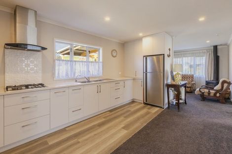 Photo of property in 102a Racecourse Road, Waiuku, 2123