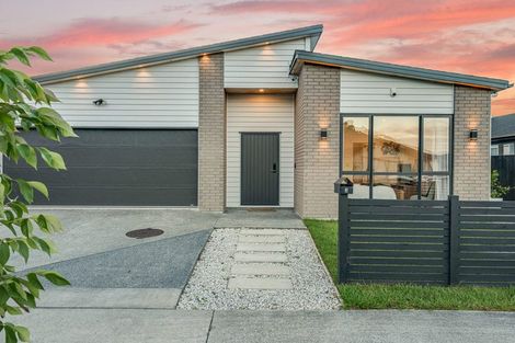 Photo of property in 3 Ropere Street, Kumeu, 0810